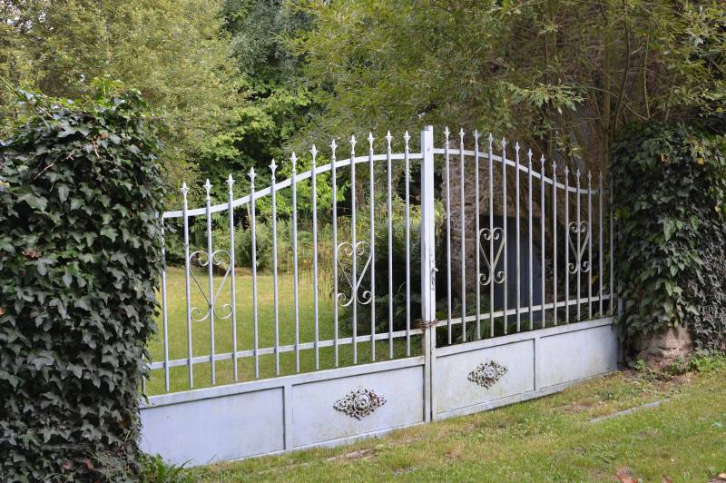 Conception et vente de portail en aluminium avec battant sur-mesure à Villefranche-sur-Saône