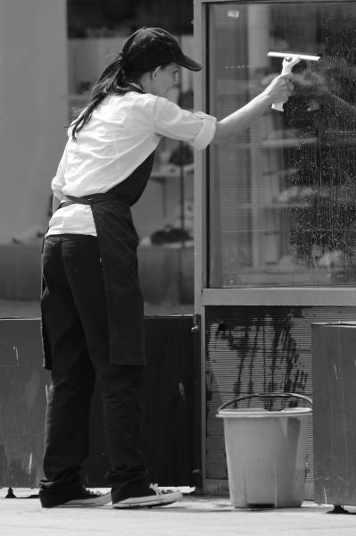 Société spécialisée dans le lavage de vitres pour entreprise à Toulon, dans le Var